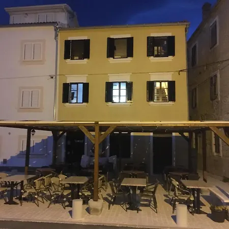 Seafront Riva Apartment *