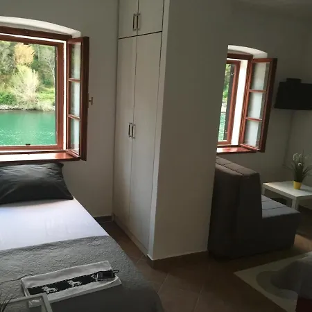 Seafront Riva Apartment